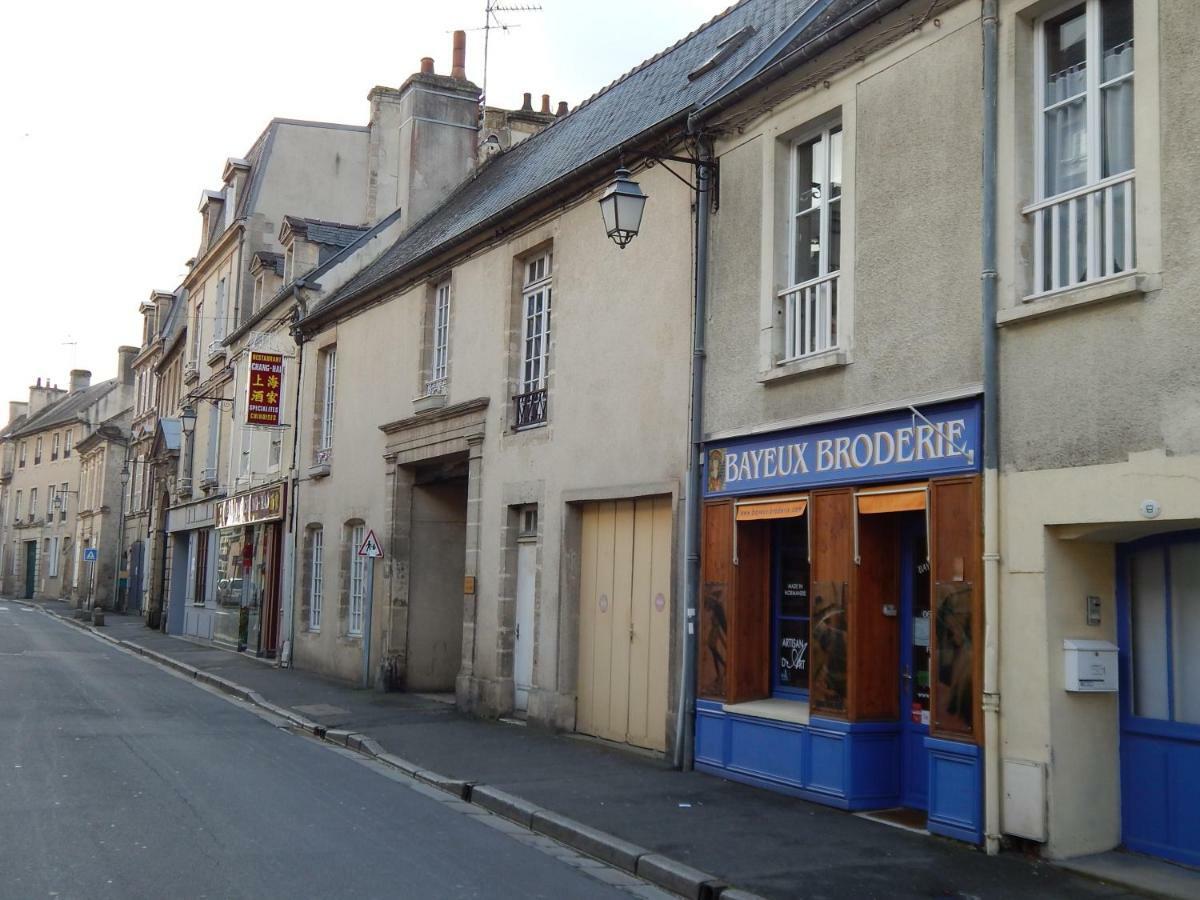 Appartement Au cœur du centre historique à Bayeux Extérieur photo